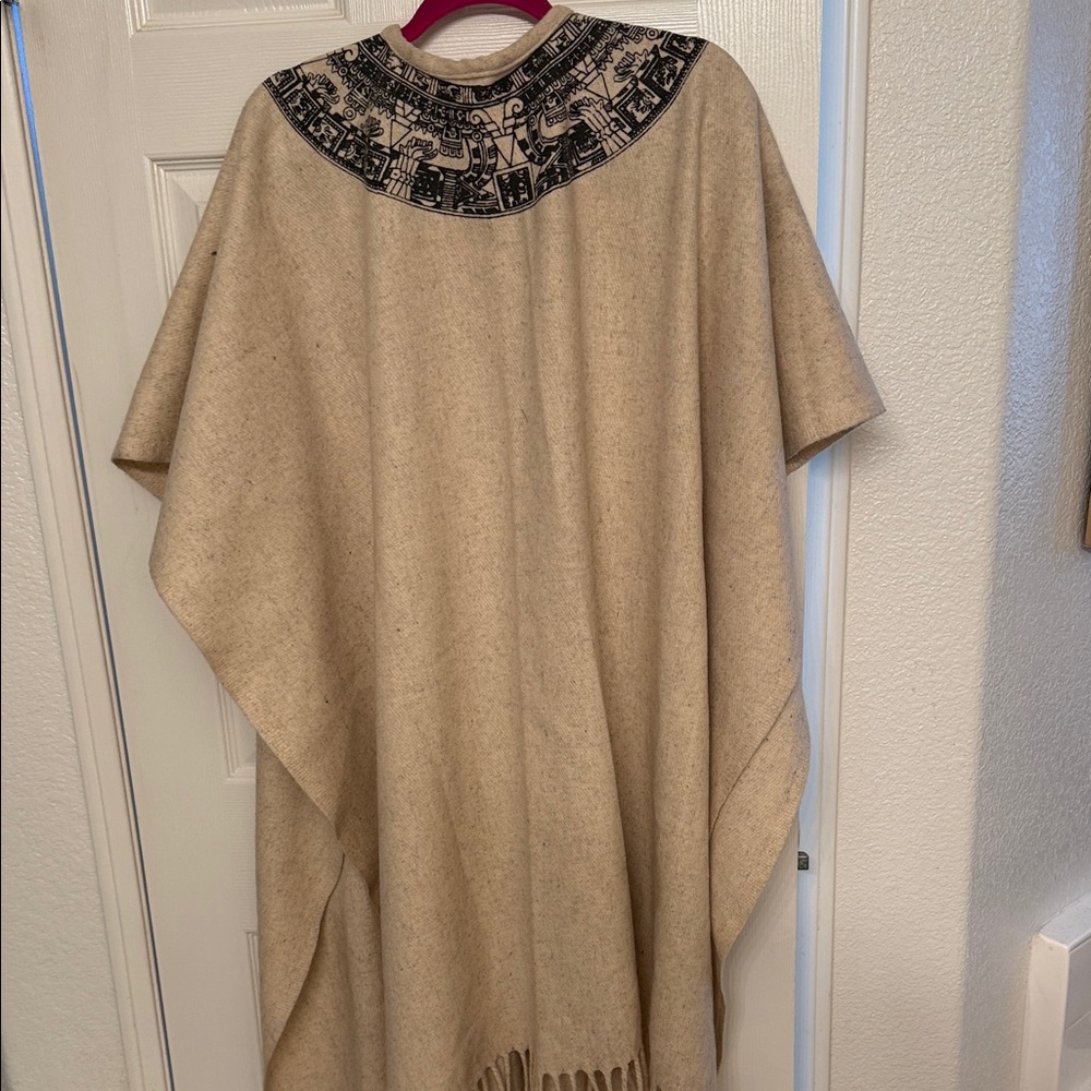 Authentic Spanish Wool cape
Vintage Boho Spanish - Picture 5 of 7